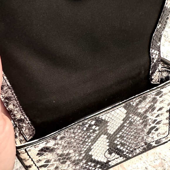 ✨ Marc Jacobs Snake print crossbody - Picture 6 of 8